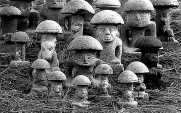 Mayan mushroom stones